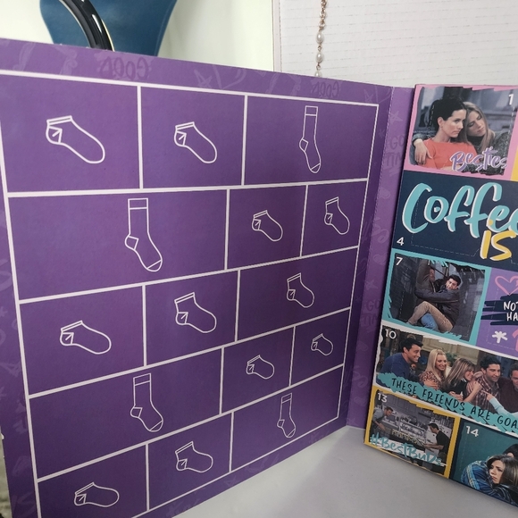 Friends 15 Days of Socks Set Advent Calendar Child Size M New - Picture 6 of 9